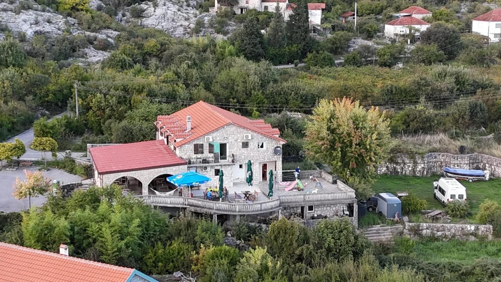 בית הארחה Skadar Family *